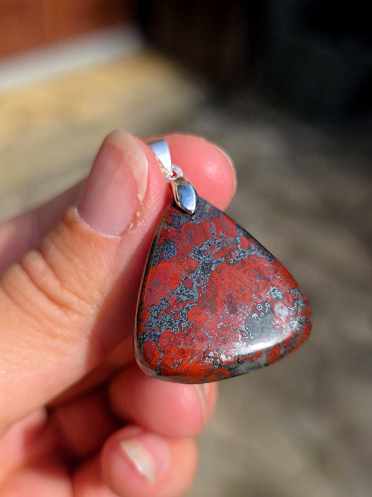 Pendentif en Jaspilite, jaspe hématisé