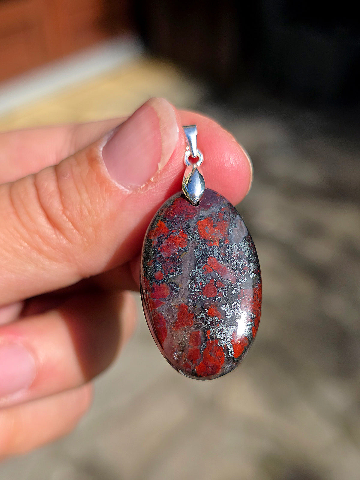 Pendentif en Jaspilite, jaspe hématisé