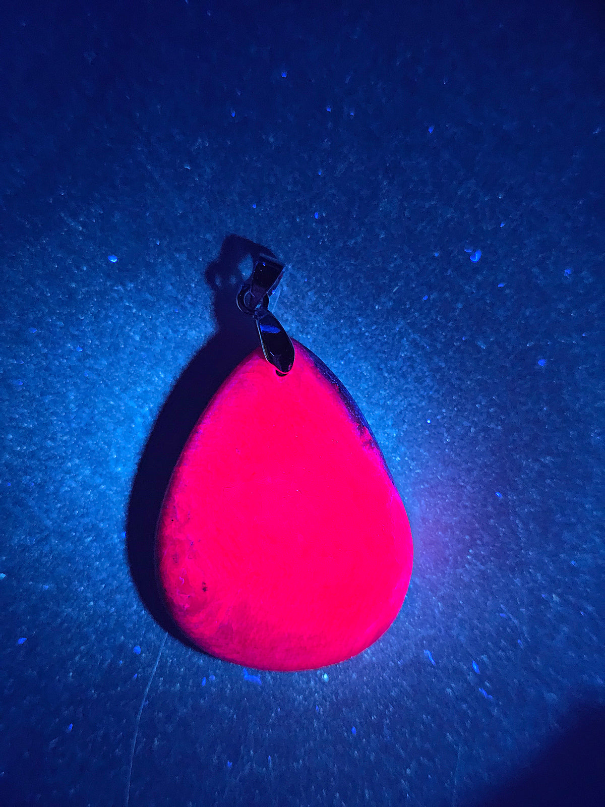 Pendentif en Rubis récatif UV