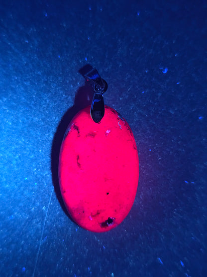 Pendentif en Rubis récatif ultra violet