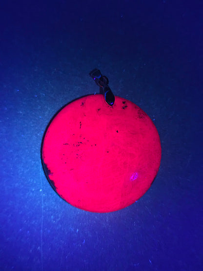 Pendentif en Rubis à la lumière ultra violette