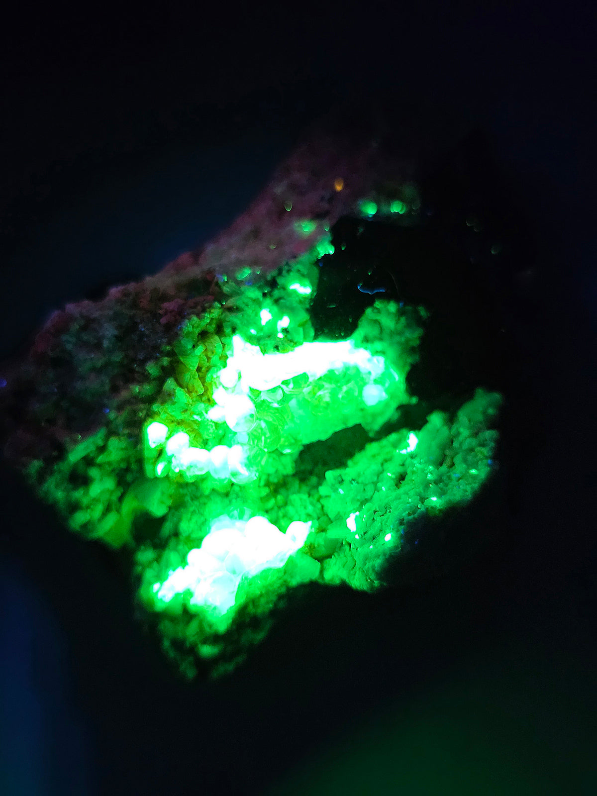 Opale Hyalite sur Tourmaline noire d'Erongo B
