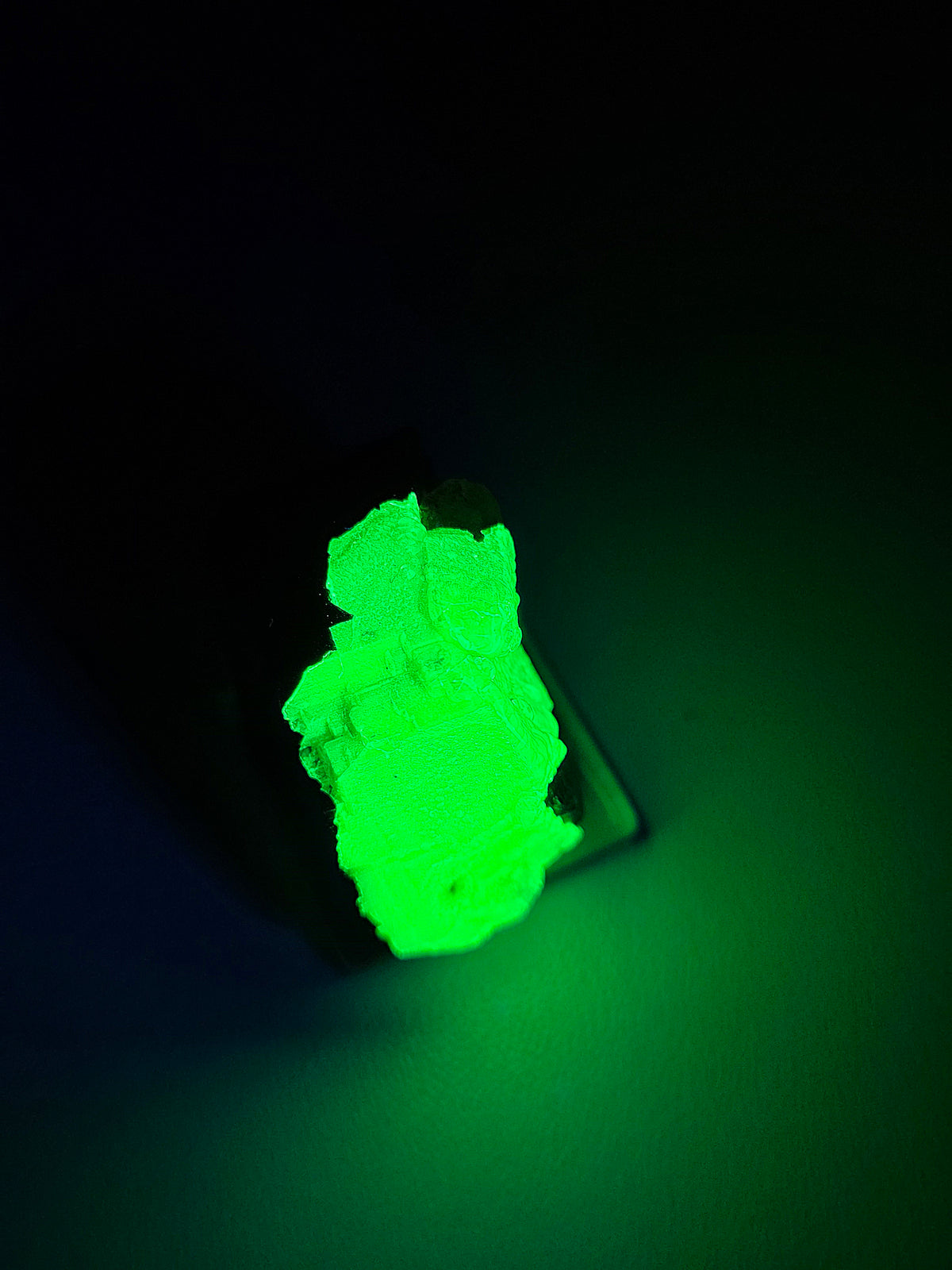 Opale Hyalite sur Tourmaline noire d'Erongo A