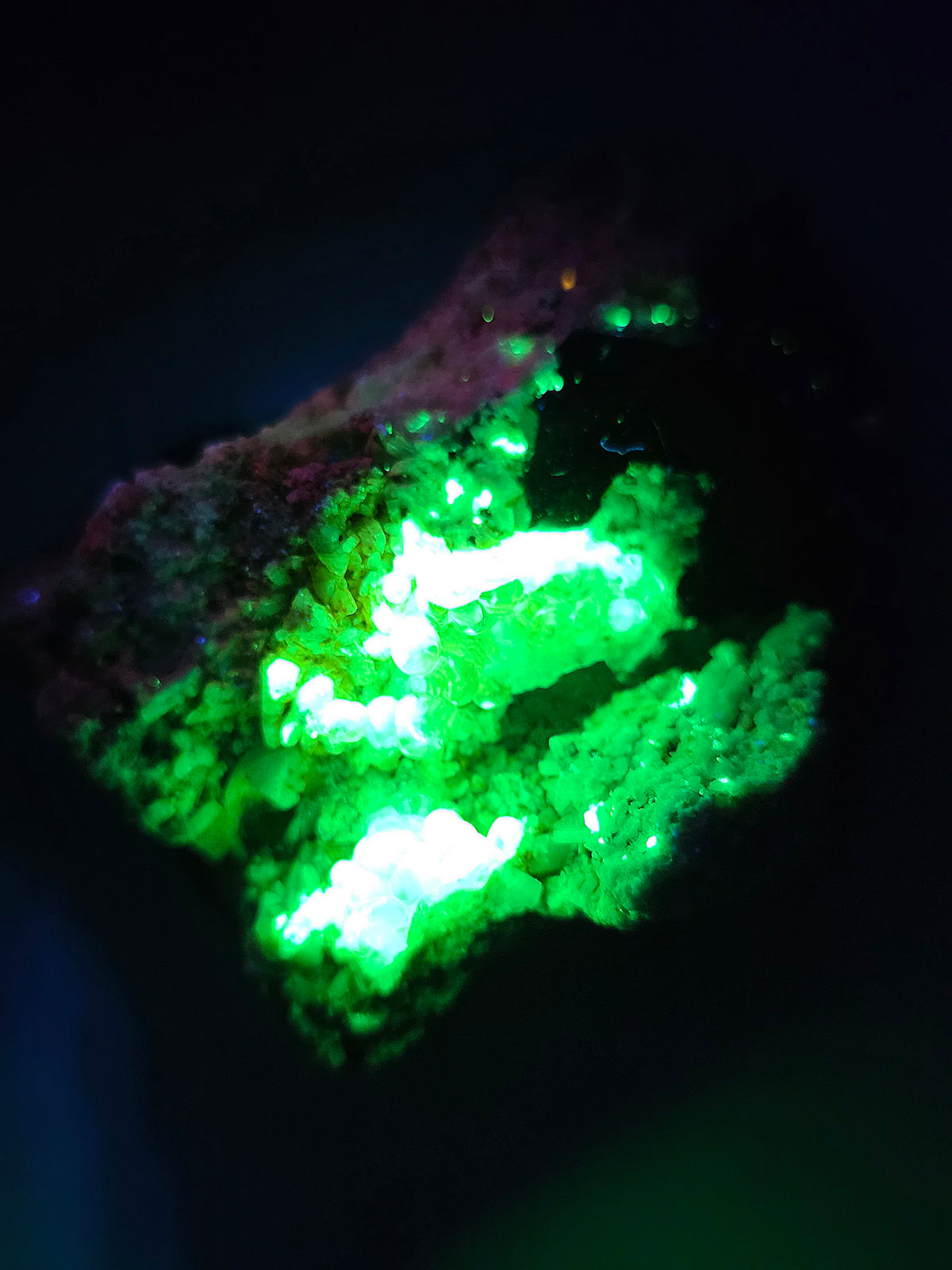 Opale Hyalite sur Tourmaline noire d'Erongo B