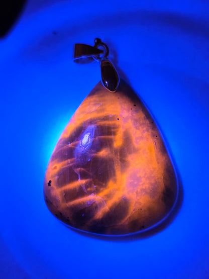 Superbe pendentif en Afghanite réactive aux UV (à choisir)