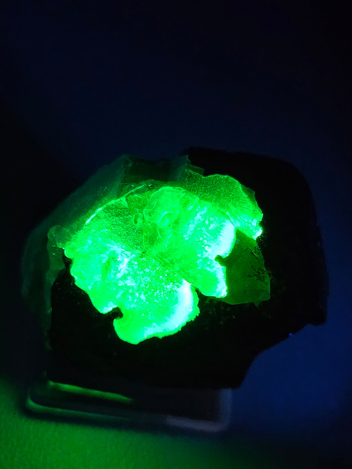 Opale Hyalite sur Tourmaline noire d'Erongo A