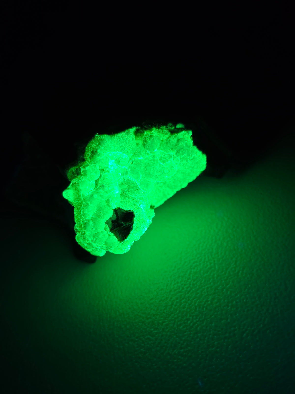 Opale Hyalite sur Tourmaline noire d'Erongo C