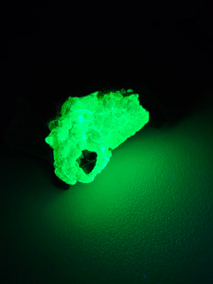Opale Hyalite sur Tourmaline noire d'Erongo C