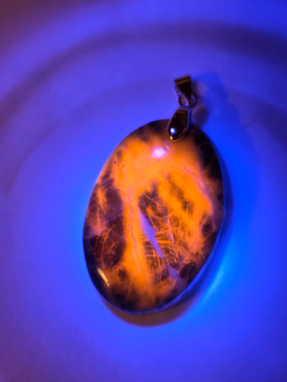 Superbe pendentif en Afghanite réactive aux UV (à choisir)