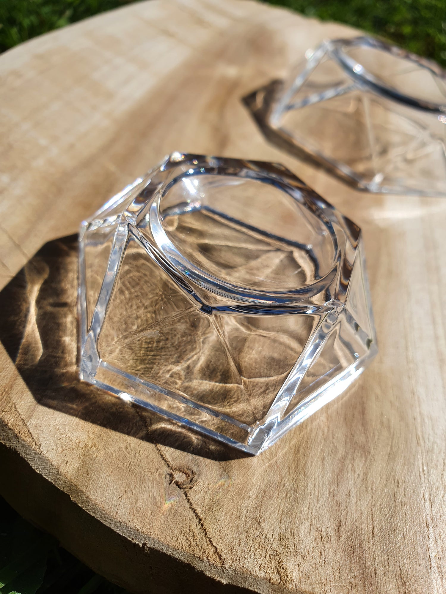 Socle acrylique cristal pour sphère pierre naturelle