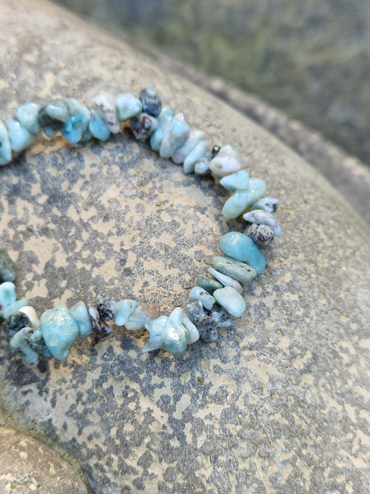 Bracelet chips de pierres naturelles Larimar République dominicaine bijou