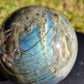 Grosse sphère Labradorite grise (vidéos)