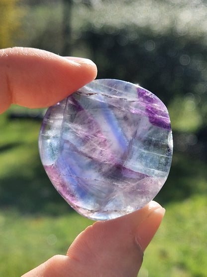 Galet plat Fluorite arc-en-ciel (à choisir)